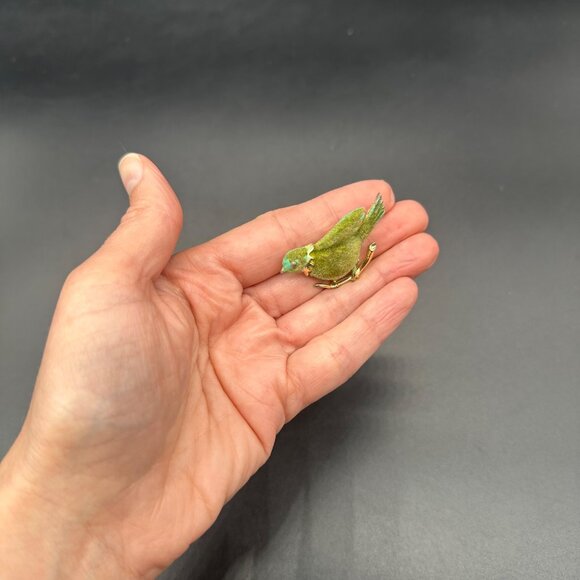 Vintage Bird Brooch Pin Flocked Green Gold Tone Mid Century Jewelry Kitschy - Picture 8 of 9